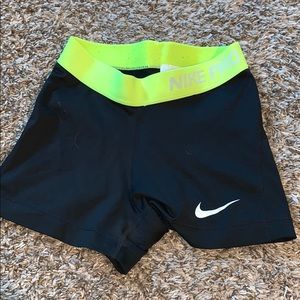 xs black nike pro shorts